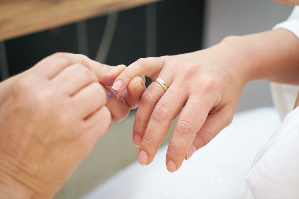 How To Remove Shellac At Home The Most Effective Methods 8 Billion 