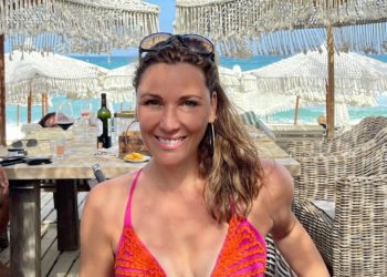 Simone Lambe in swimsuit at Verde Beach