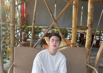 Renejay in White t-shirt and blue shorts