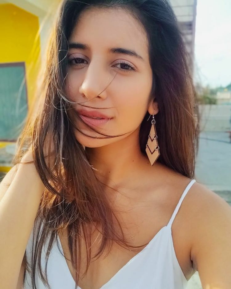 Ayn Zoya: Age, Bio, Career, Boyfriend Net Worth, Instagram & More