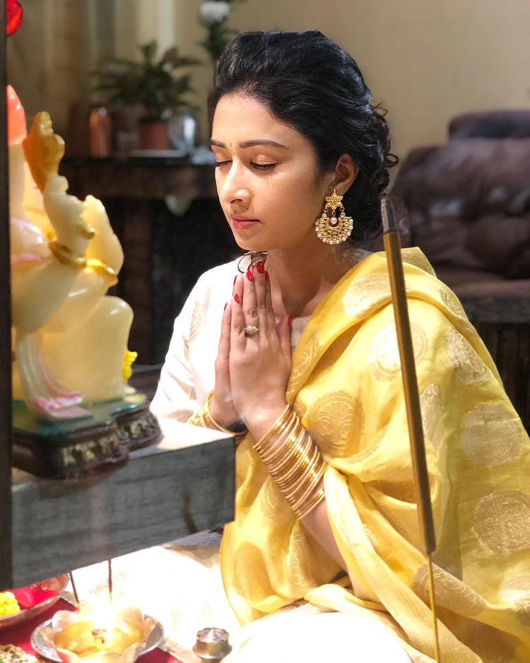 Farnaz doing puja 