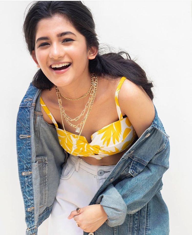 Ashlesha  in yellow crop top and denim jacket