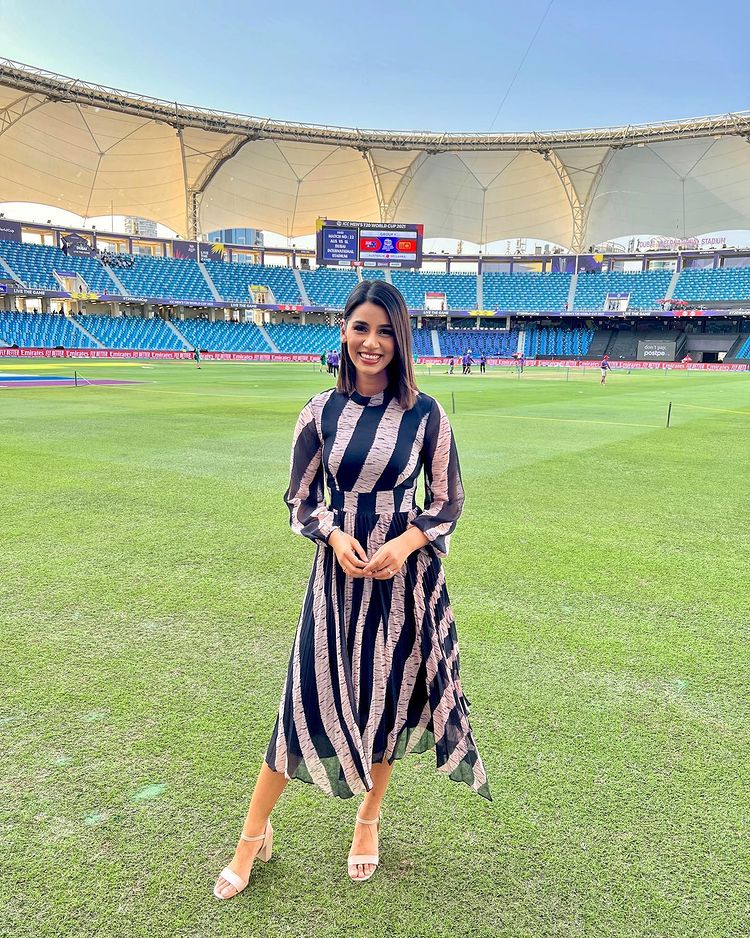 Sanjana Ganesan on cricket playground