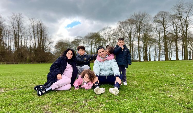 Ronaldo with his entire family