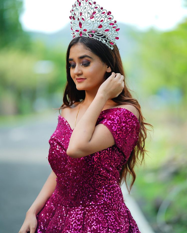 Kavya in pink gown