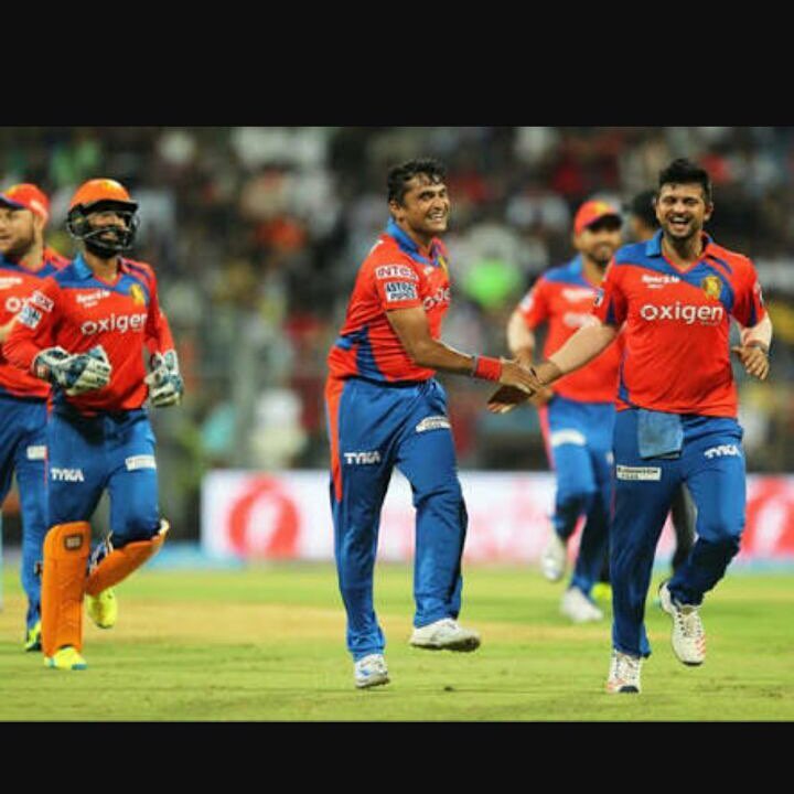 Pravin Tambe playing for Gujarat Lions. 
