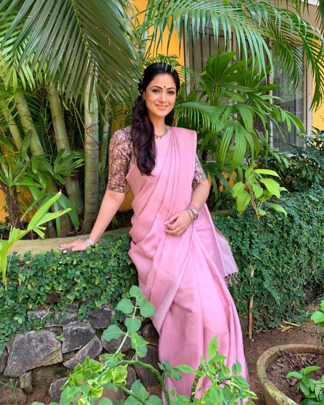 Simran posing in a pink saree. 