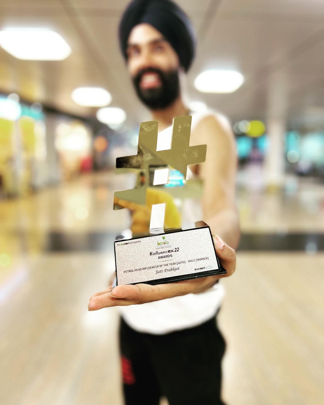 Prabhjot with his influencer award. 