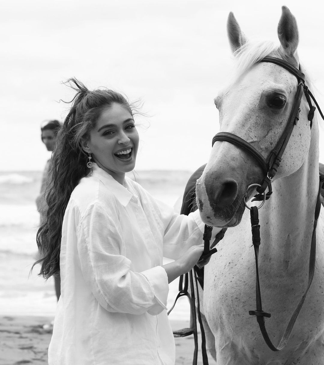 Cemre Baysel with a horse.