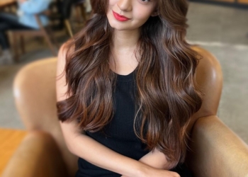 Anushka Sen looking beautiful in black dress and open hair