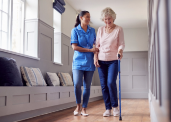 What is the Difference Between a Clinical and Non-Clinical Social Worker