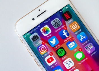 how to lock apps on i phone